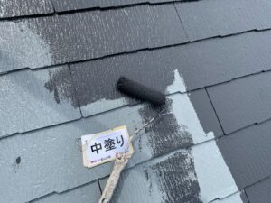 屋根塗装　流れ　中塗り